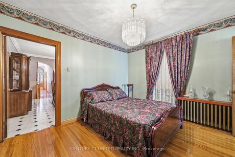 Photo 17 at 226 Palmerston Avenue, Bellwoods, Toronto