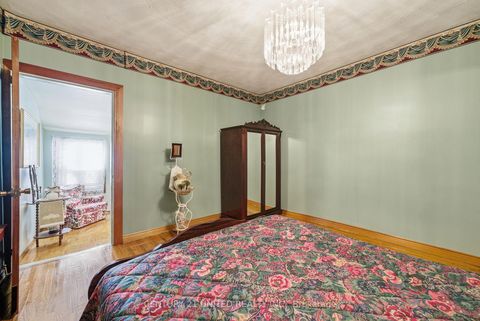 Photo 18 at 226 Palmerston Avenue, Bellwoods, Toronto