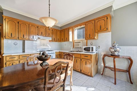 Photo 22 at 226 Palmerston Avenue, Bellwoods, Toronto