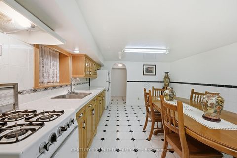 Photo 36 at 226 Palmerston Avenue, Bellwoods, Toronto