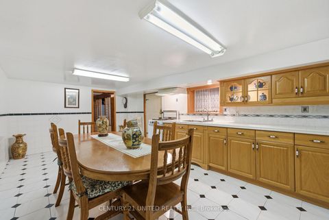 Photo 37 at 226 Palmerston Avenue, Bellwoods, Toronto