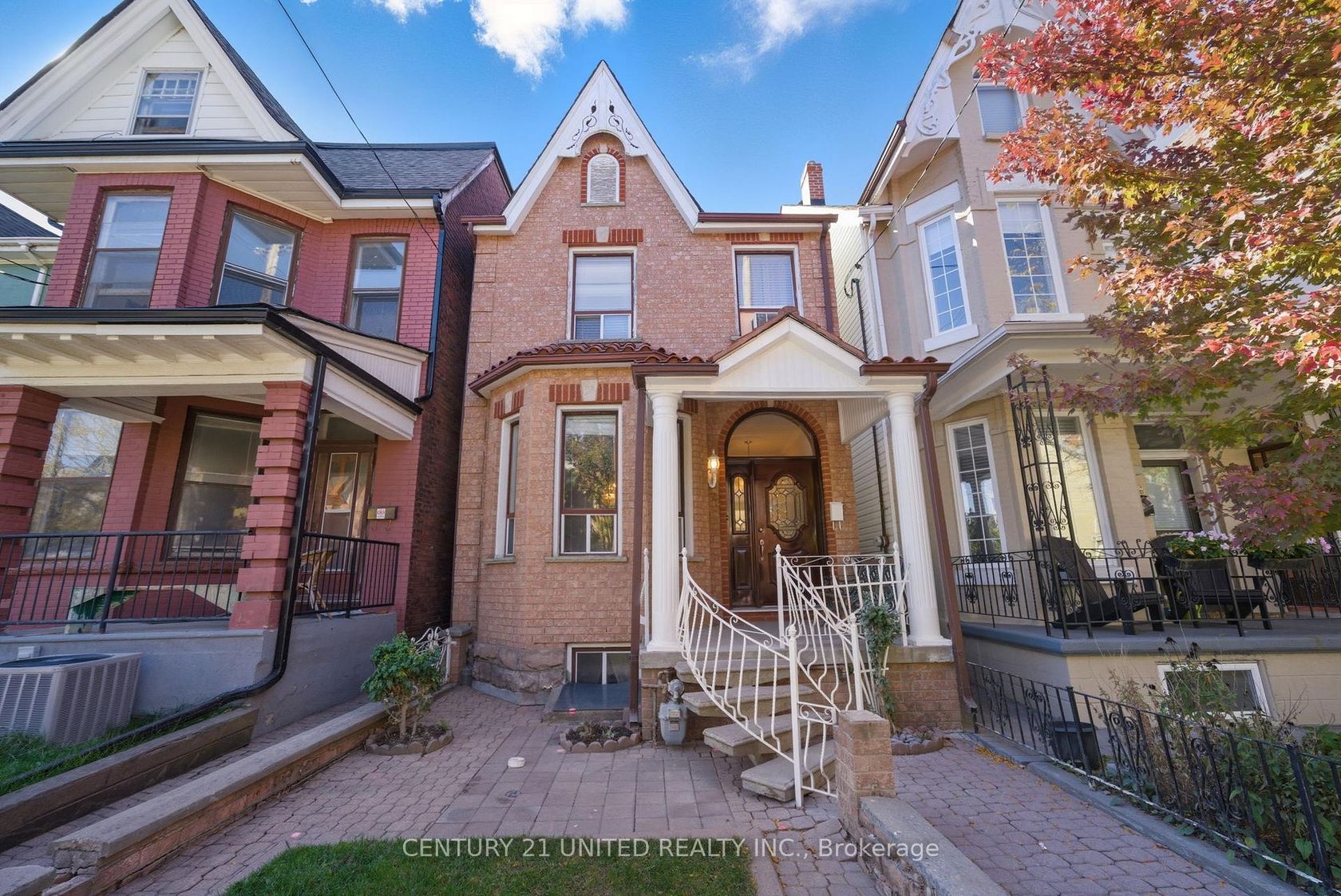Photo 2 at 226 Palmerston Avenue, Bellwoods, Toronto Photo 2 at 226 Palmerston Avenue, Bellwoods, Toronto