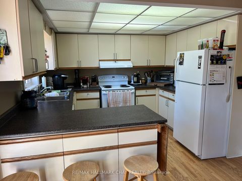 Photo 2 at 129 Rose Street, Wellington, Barrie