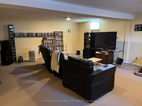 Photo 11 at 129 Rose Street, Wellington, Barrie Photo 11 at 129 Rose Street, Wellington, Barrie