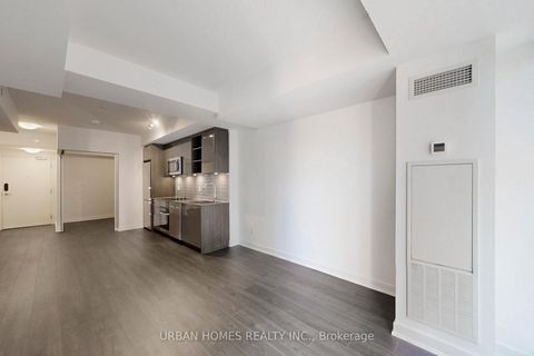 Photo 13 at 737 - 543 Richmond Street W, Waterfront Communities C1, Toronto