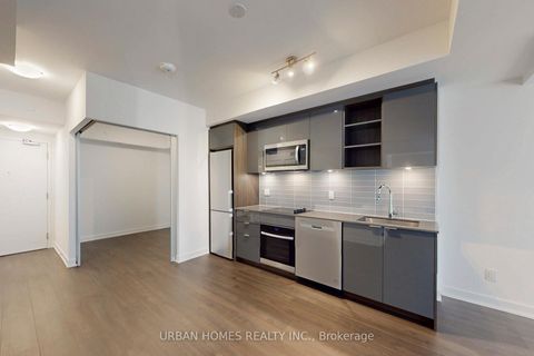 Photo 15 at 737 - 543 Richmond Street W, Waterfront Communities C1, Toronto