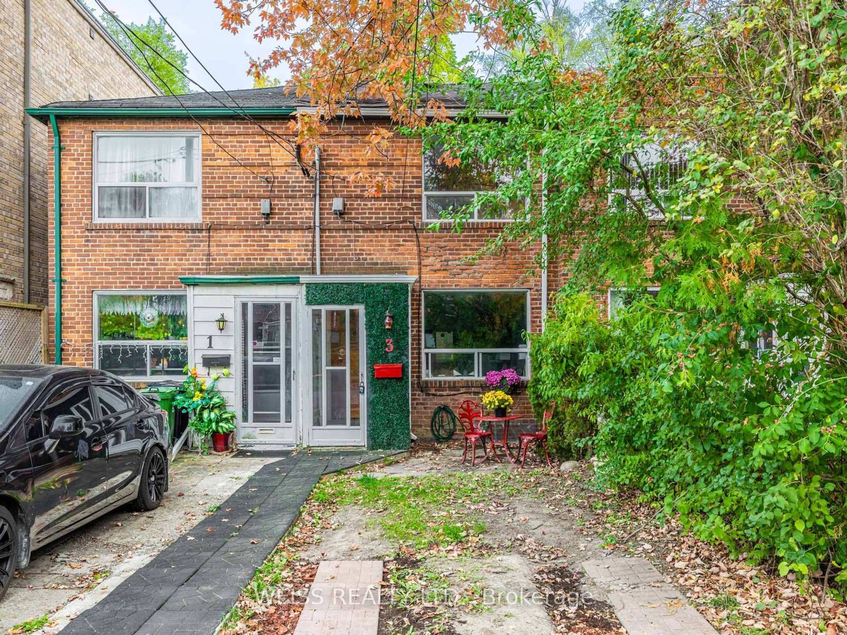 3 Khedive Avenue, Lawrence, Toronto 