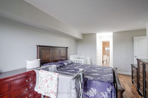 Photo 7 at 611 - 1 Rowntree Road N, Jamestown, Toronto