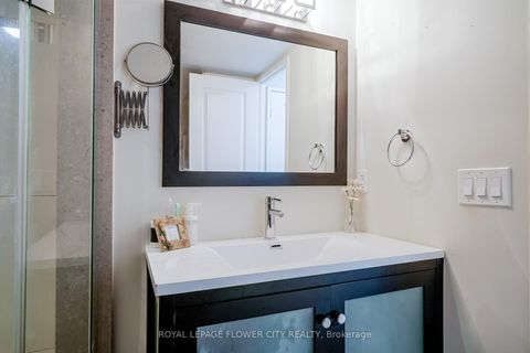 Photo 12 at 611 - 1 Rowntree Road N, Jamestown, Toronto
