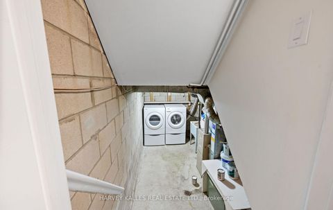 Photo 42 at 18 Silver Shadow Path, Markland Wood, Toronto