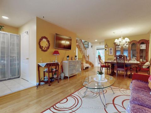 Photo 7 at 26 Rollinghill Road, Jefferson, Richmond Hill