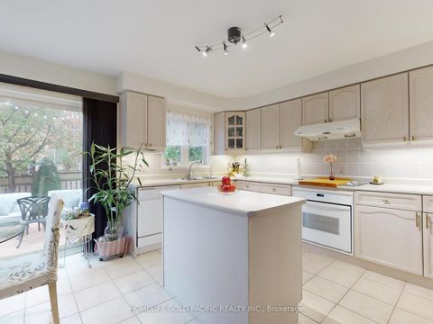 Photo 13 at 26 Rollinghill Road, Jefferson, Richmond Hill