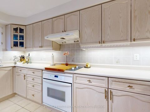 Photo 14 at 26 Rollinghill Road, Jefferson, Richmond Hill