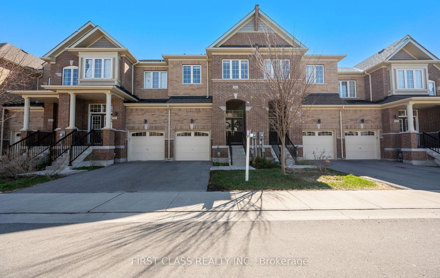 107 Knott End Crescent, Glenway Estates, Newmarket photo number 2