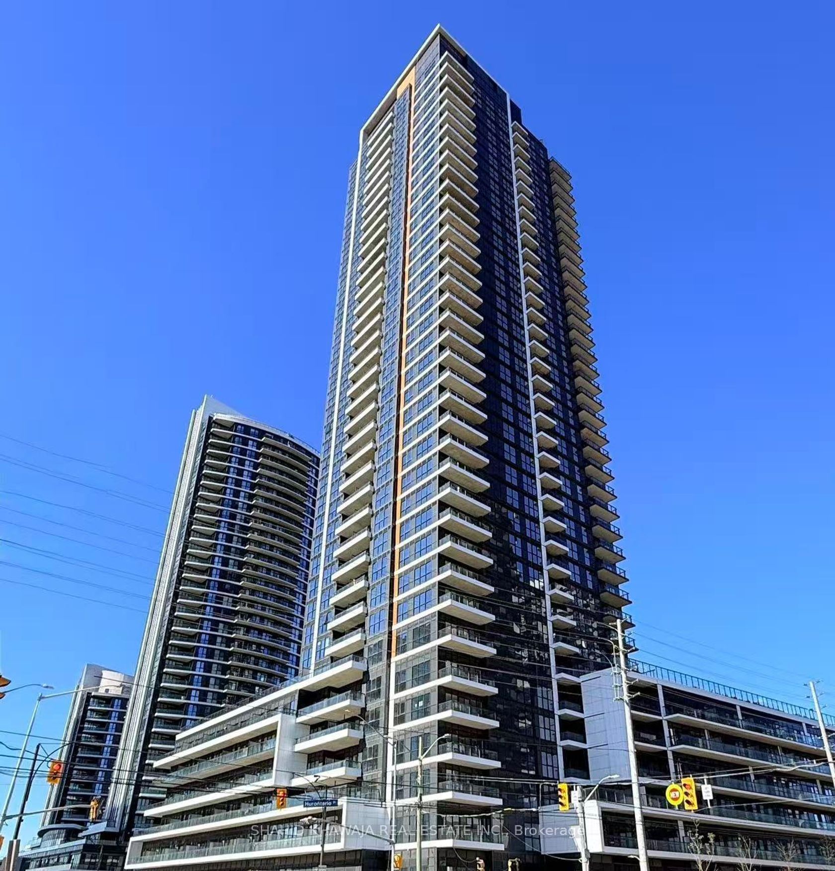 2408 - 15 Water Garden Drive, Hurontario, Mississauga by Loree Meneguzzi Real Estate 2408 - 15 Water Garden Drive, Hurontario, Mississauga