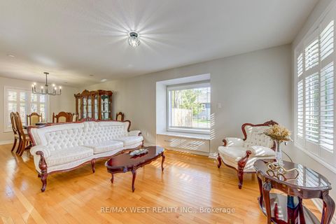 Photo 2 at 1397 Helen Court, WO West, Oakville