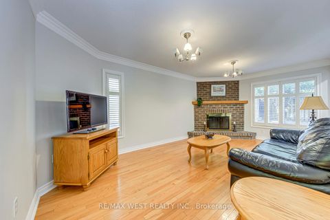 Photo 11 at 1397 Helen Court, WO West, Oakville