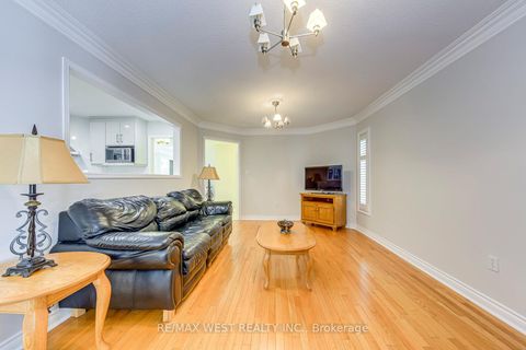 Photo 12 at 1397 Helen Court, WO West, Oakville