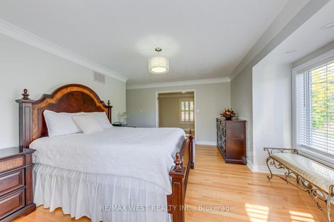 Photo 16 at 1397 Helen Court, WO West, Oakville