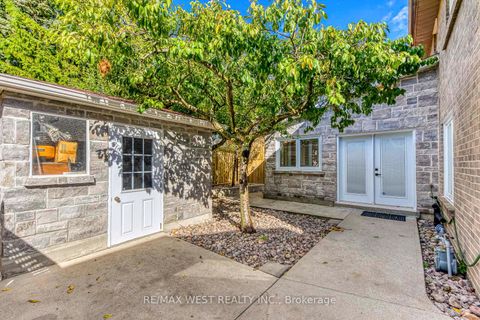 Photo 40 at 1397 Helen Court, WO West, Oakville