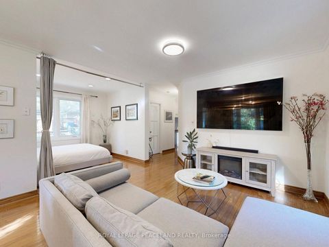 Photo 9 at 139 Scarboro Crescent, Cliffcrest, Toronto