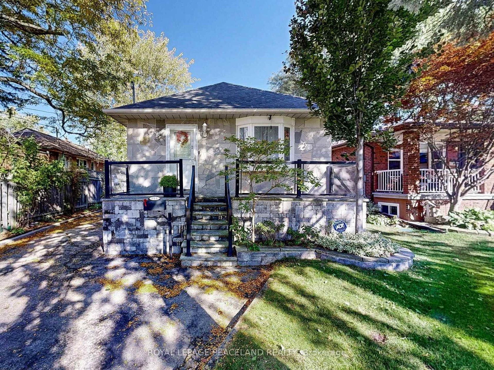 139 Scarboro Crescent, Cliffcrest, Toronto  by Loree Meneguzzi Real Estate 139 Scarboro Crescent, Cliffcrest, Toronto