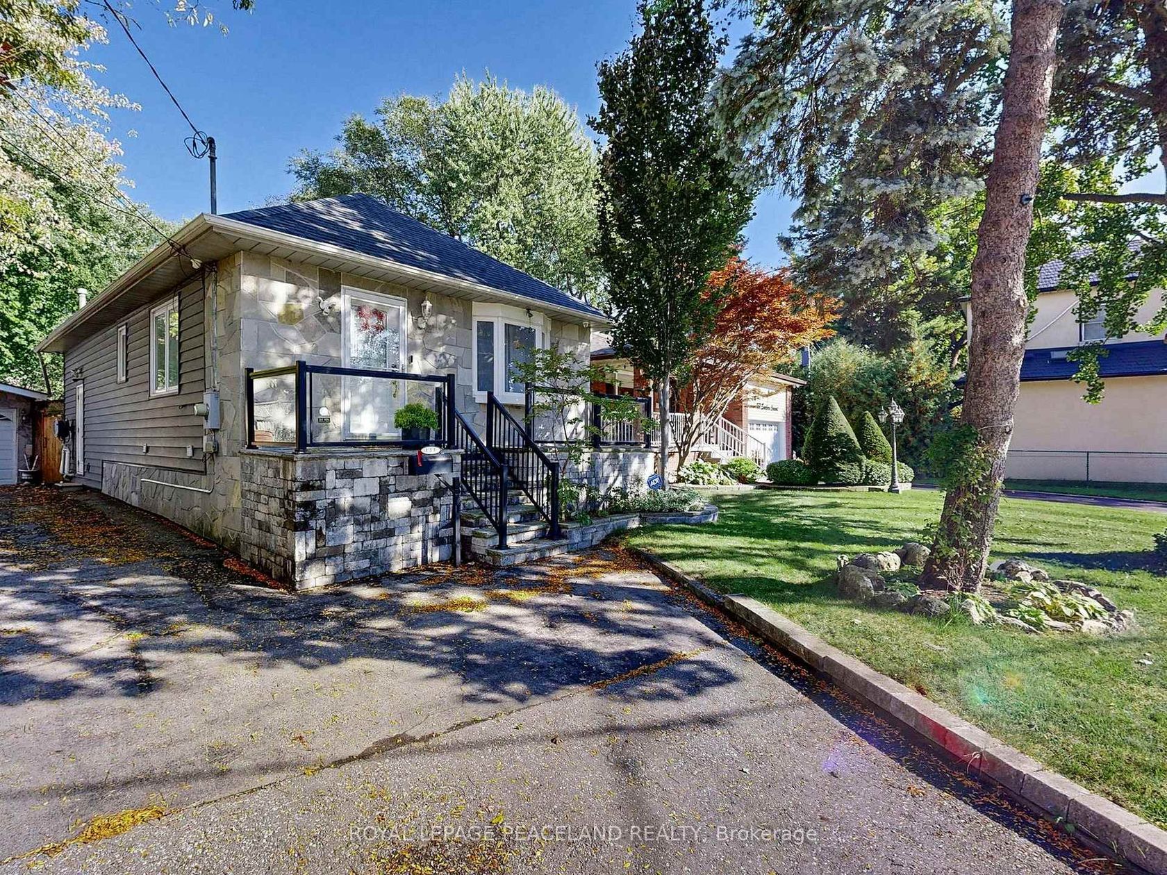 Photo 1 at 139 Scarboro Crescent, Cliffcrest, Toronto Photo 1 at 139 Scarboro Crescent, Cliffcrest, Toronto