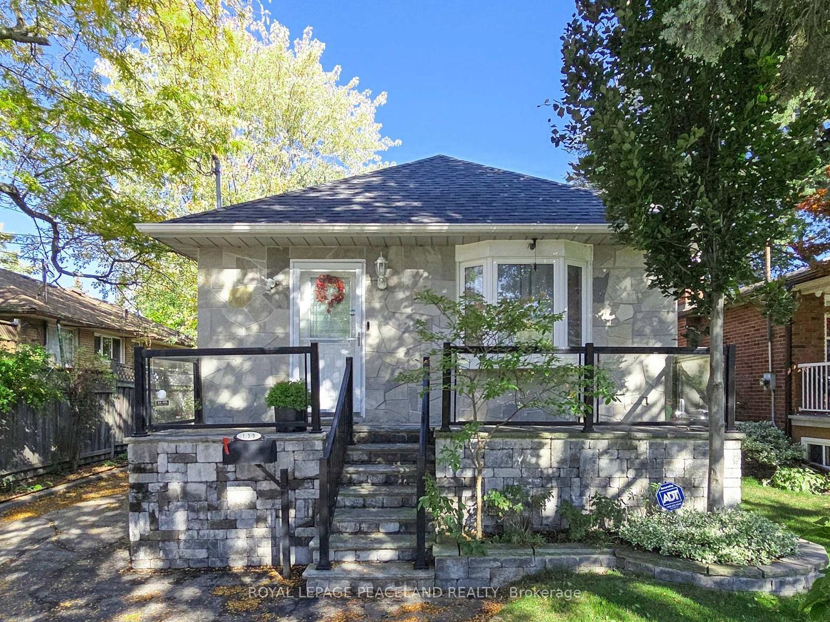 Photo 2 at 139 Scarboro Crescent, Cliffcrest, Toronto Photo 2 at 139 Scarboro Crescent, Cliffcrest, Toronto