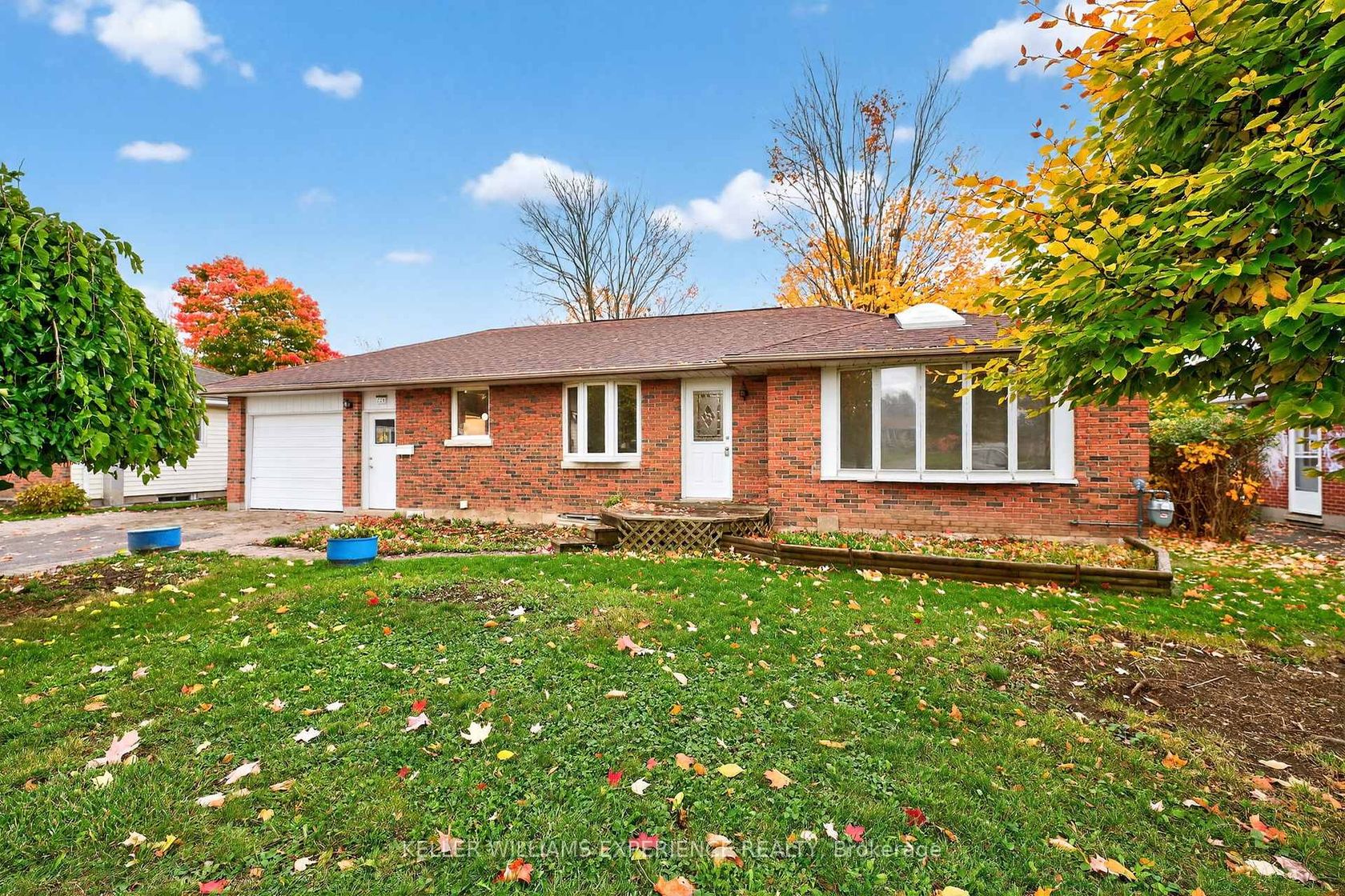 229 Warnica Road, Painswick North, Barrie photo number 2 229 Warnica Road, Painswick North, Barrie photo number 2