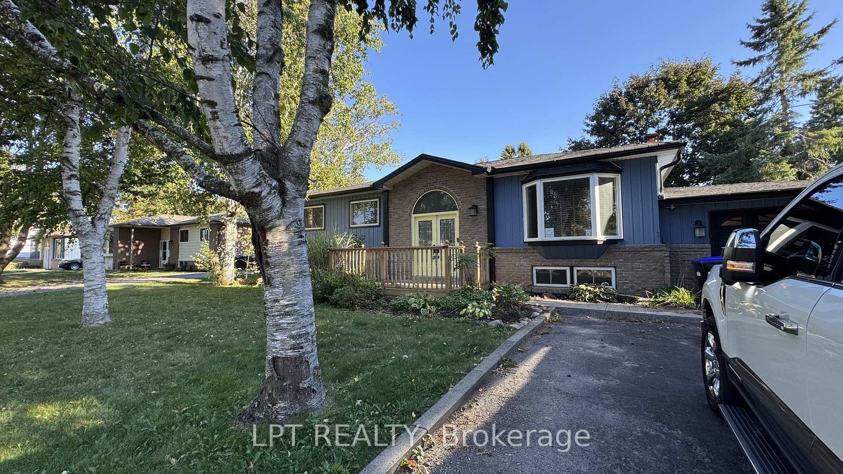 209 Sunset Crescent, Stroud, Innisfil photo number 2