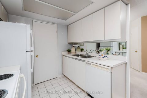 Photo 15 at 1614 - 7440 Bathurst Street, Brownridge, Vaughan