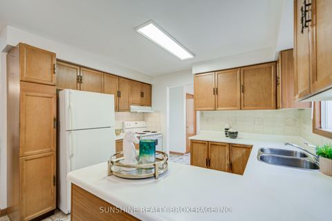 Photo 14 at 141 Burnt Bark Drive, Steeles, Toronto