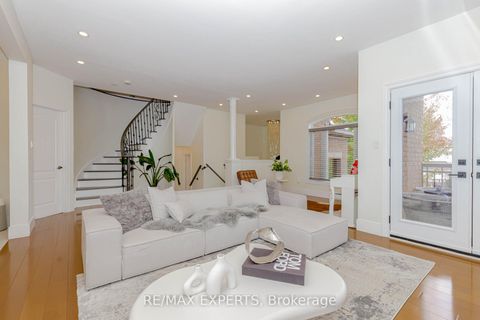 Photo 8 at 193 Fairlane Crescent, Vellore Village, Vaughan