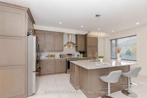 Photo 11 at 193 Fairlane Crescent, Vellore Village, Vaughan