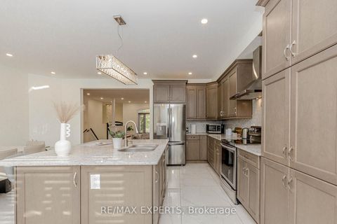 Photo 12 at 193 Fairlane Crescent, Vellore Village, Vaughan