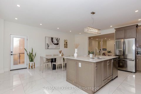 Photo 14 at 193 Fairlane Crescent, Vellore Village, Vaughan