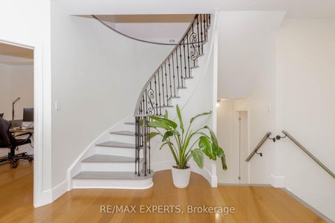 Photo 17 at 193 Fairlane Crescent, Vellore Village, Vaughan