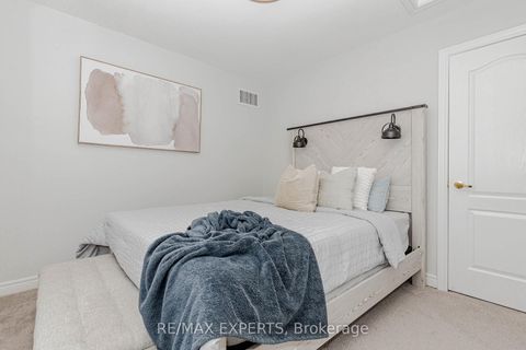 Photo 36 at 193 Fairlane Crescent, Vellore Village, Vaughan