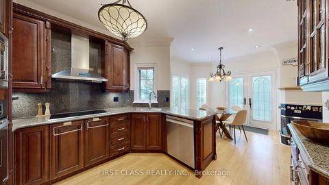 Photo 10 at 116 Kinloch Crescent, Maple, Vaughan