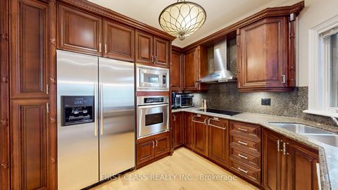 Photo 11 at 116 Kinloch Crescent, Maple, Vaughan