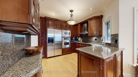 Photo 12 at 116 Kinloch Crescent, Maple, Vaughan