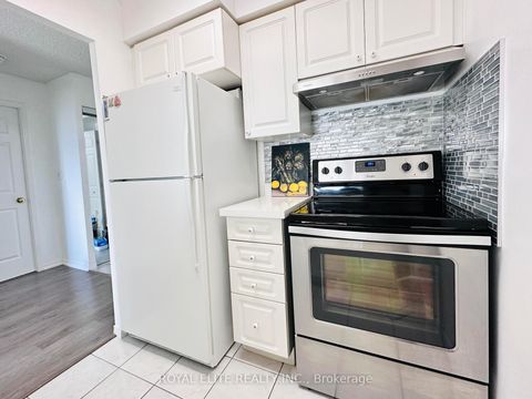 Photo 3 at 2001 - 1 Pemberton Avenue, Newtonbrook East, Toronto