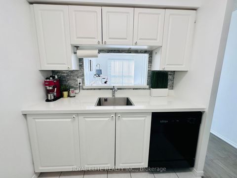 Photo 5 at 2001 - 1 Pemberton Avenue, Newtonbrook East, Toronto