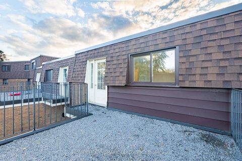 Photo 11 at 314 Sprucewood Court, L'Amoreaux, Toronto