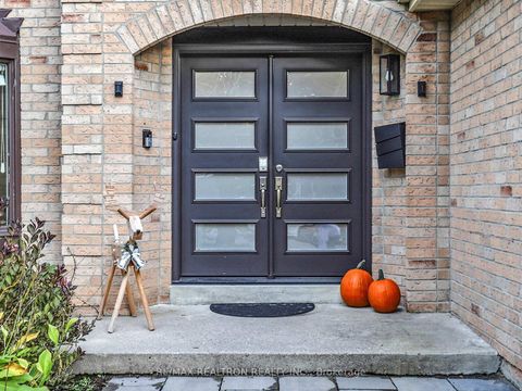 Photo 2 at 19 Timpson Drive, Aurora Highlands, Aurora