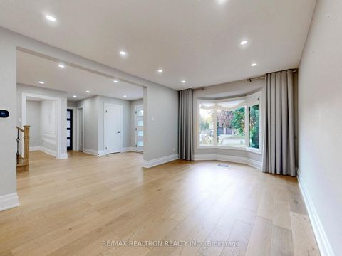 Photo 8 at 19 Timpson Drive, Aurora Highlands, Aurora