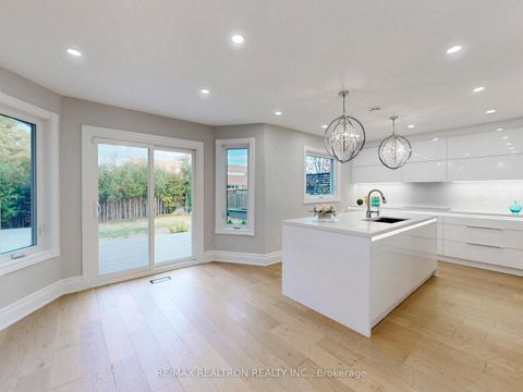 Photo 12 at 19 Timpson Drive, Aurora Highlands, Aurora