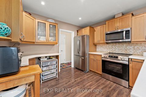 Photo 8 at 31 Patrick Drive, Aurora Highlands, Aurora