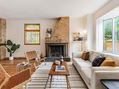 Photo 2 at 105 Sussex Avenue, University, Toronto