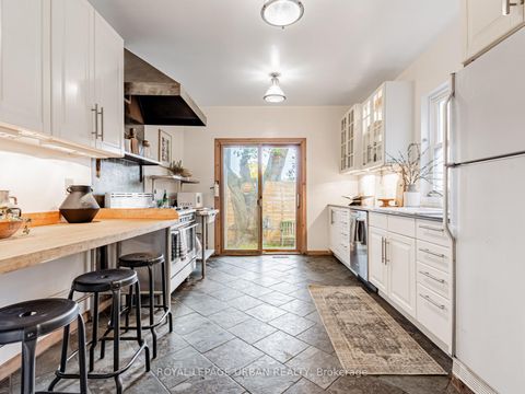 Photo 9 at 105 Sussex Avenue, University, Toronto Photo 9 at 105 Sussex Avenue, University, Toronto